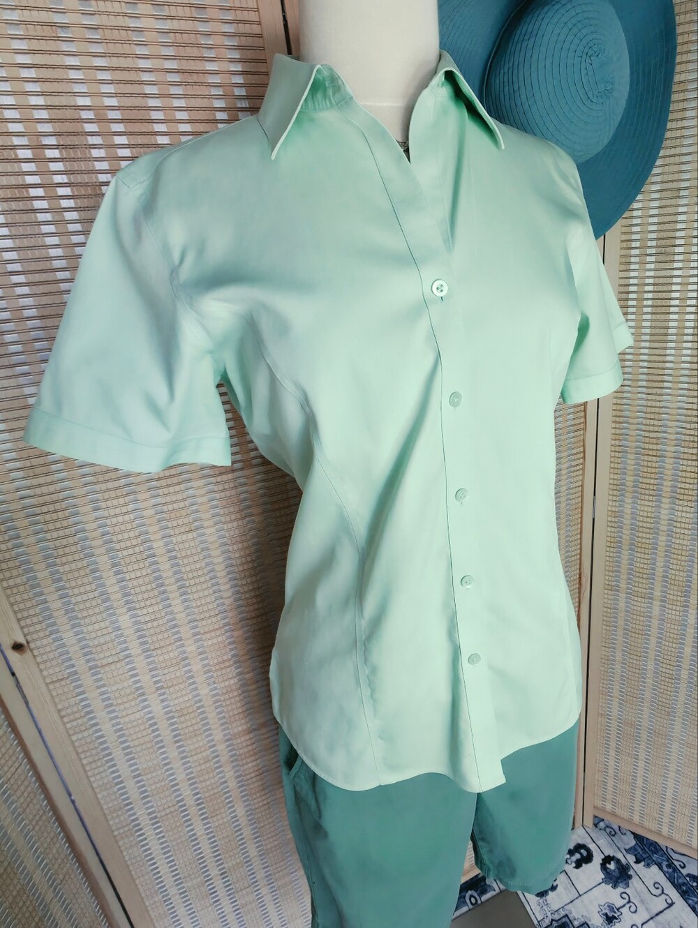 100% Cotton non-iron Pastel Mint Green Poplin Fitted Shortsleeve Buttondown
